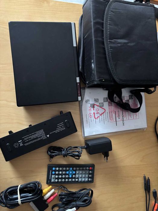 Leitor DVDs portátil Thomson DTH62464409332435201123