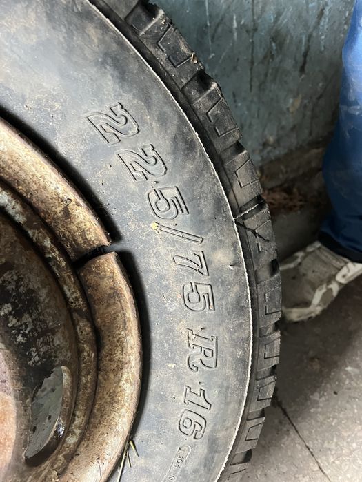 Шина с диском бу 1 шт резина 225 75 16 COLWAY