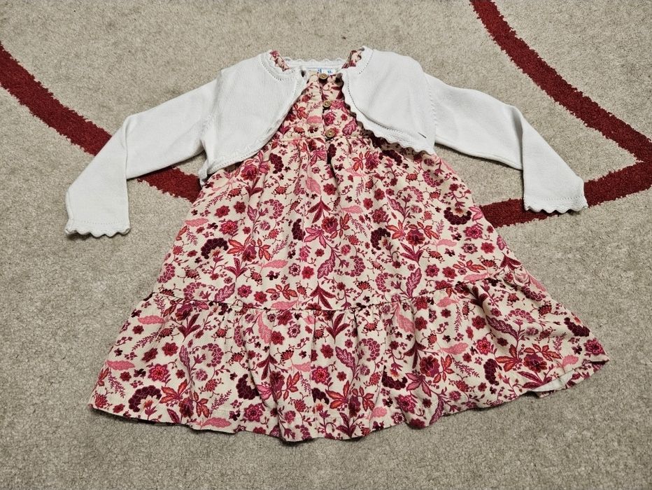 Vestido Zippy + bolero Mayoral (12-18meses) como novos

Vestido usado