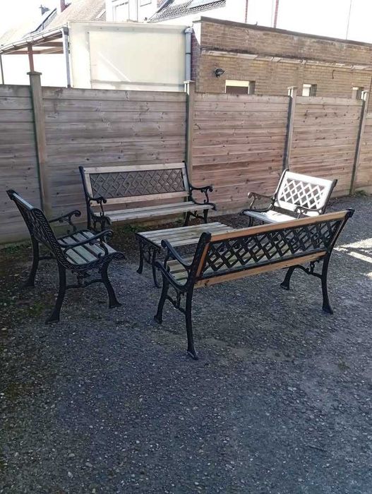 Zestawy ozdobnych mebli ogrodowych, ciężki metal i drewno. 1000zł