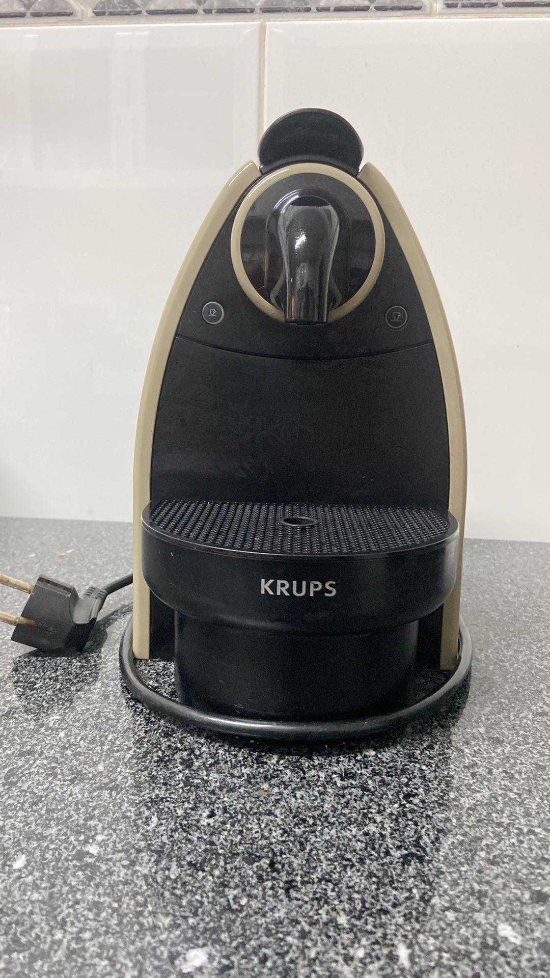 Maquina Nespreso . Essenza Auto - Krups XN 2140 Earth