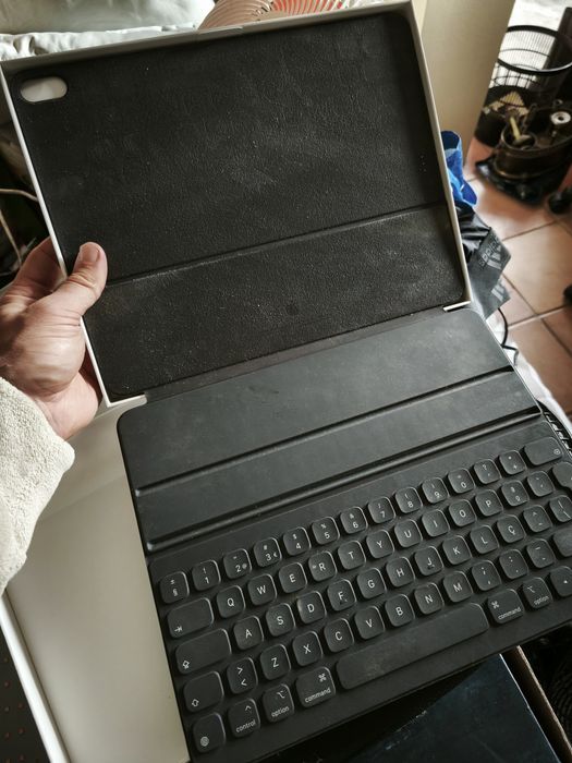 Capa Teclado para iPad Pro 12.9 (3ª Geração) – Excelente Estado