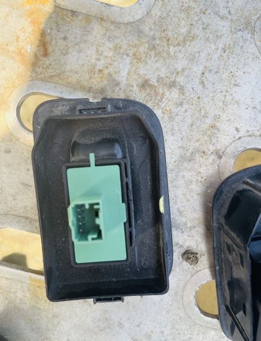 Fiat Fiorino Qubo Nemo кнопки стеклоподъемников Вантажівок