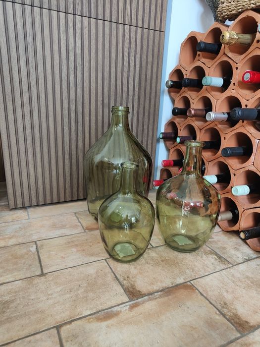 Vendo garrafões vidro verde novos