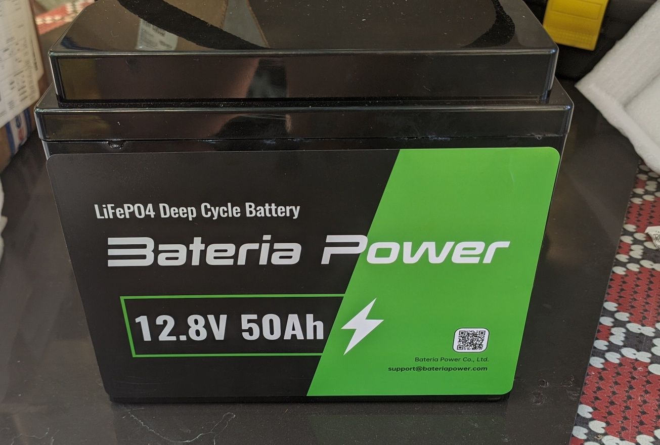 Lifepo4 аккумулятор 50a 12v есть 2, т.е. можно подключить  24v