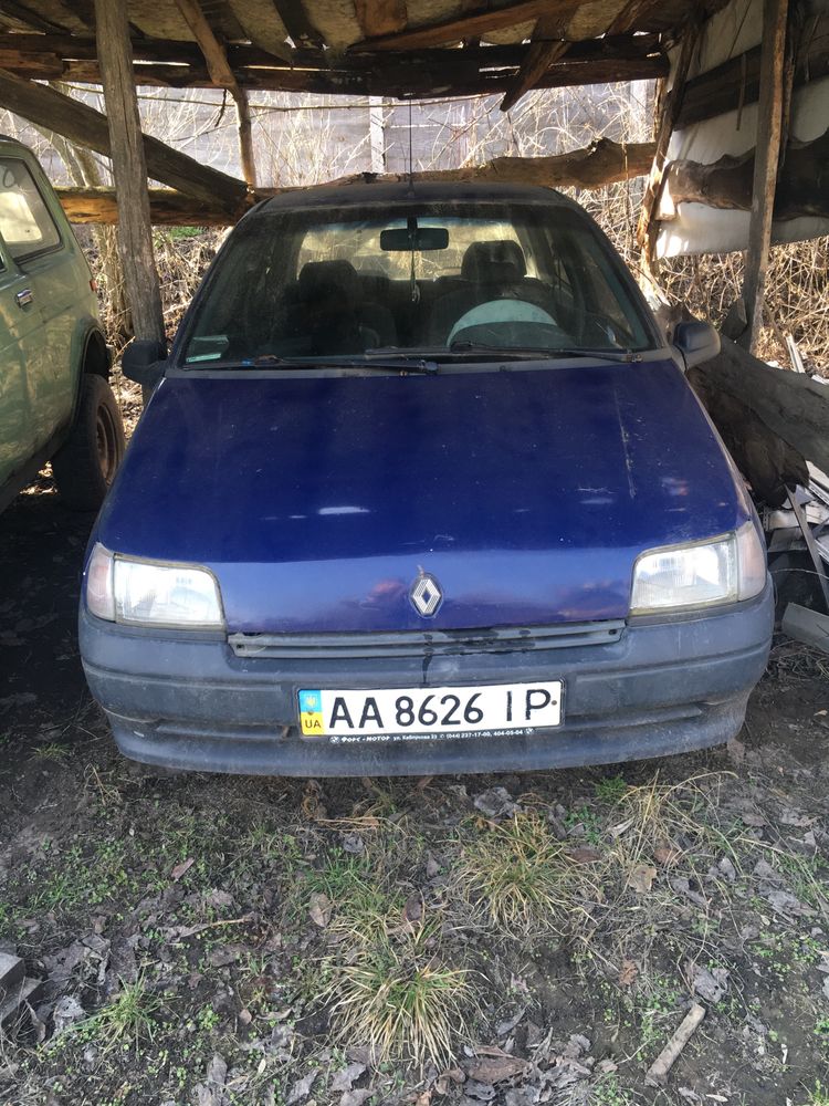 RENAULT CLIO 1.4 бензин механіка