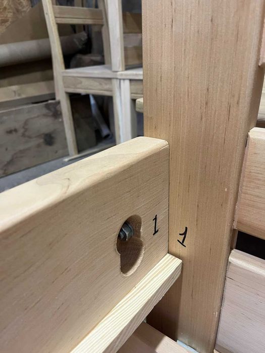 Дерев'яне ліжко вільха