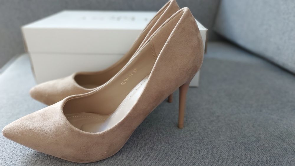 Cieliste beżowe czółenka zamszowe r 37 NOWE