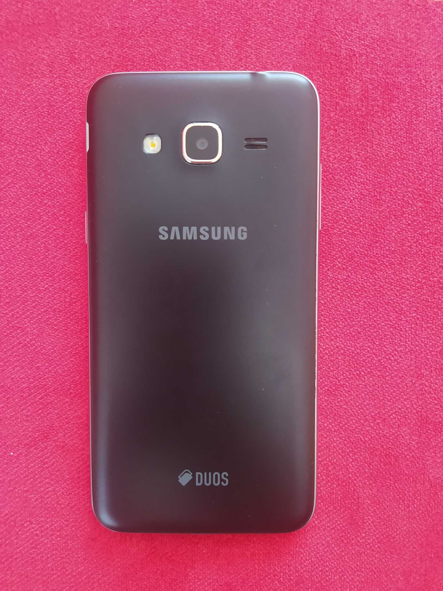 Телефон Samsung Galaxy J3