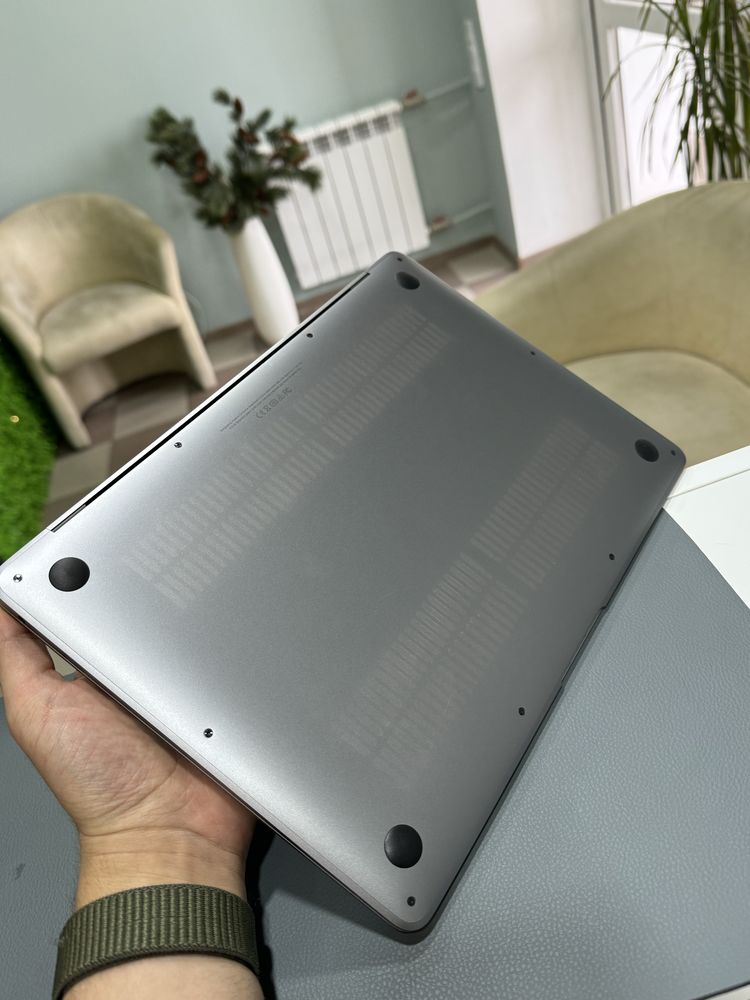 MacBook Air (Retina, 13-inch, 2019), core i5, Space Gray