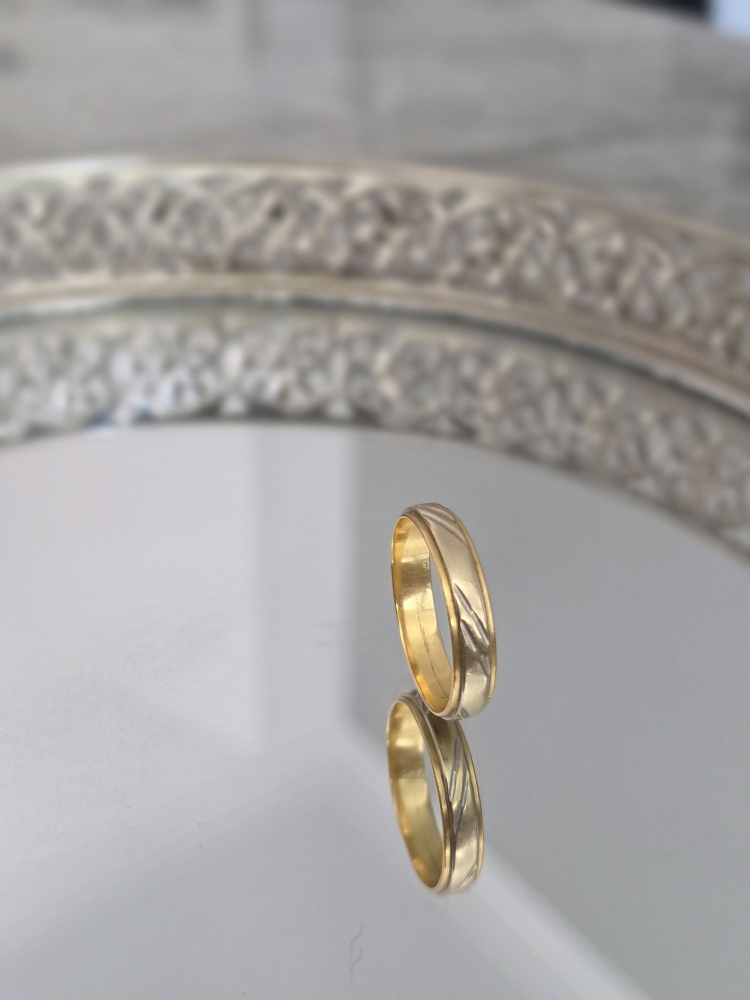Aliança em ouro branco e amarelo