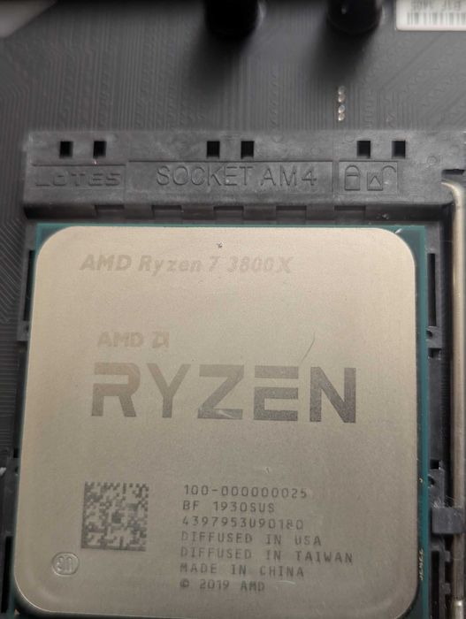 CPU AMD Ryzen 7 3800X