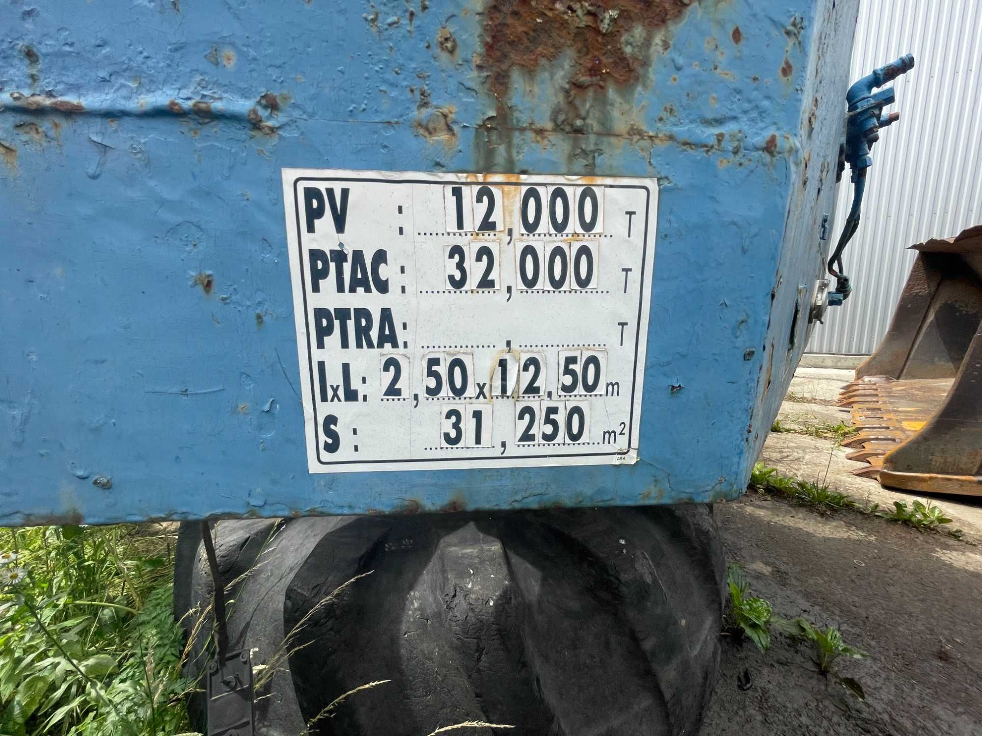 Naczepa niskopodwoziowa