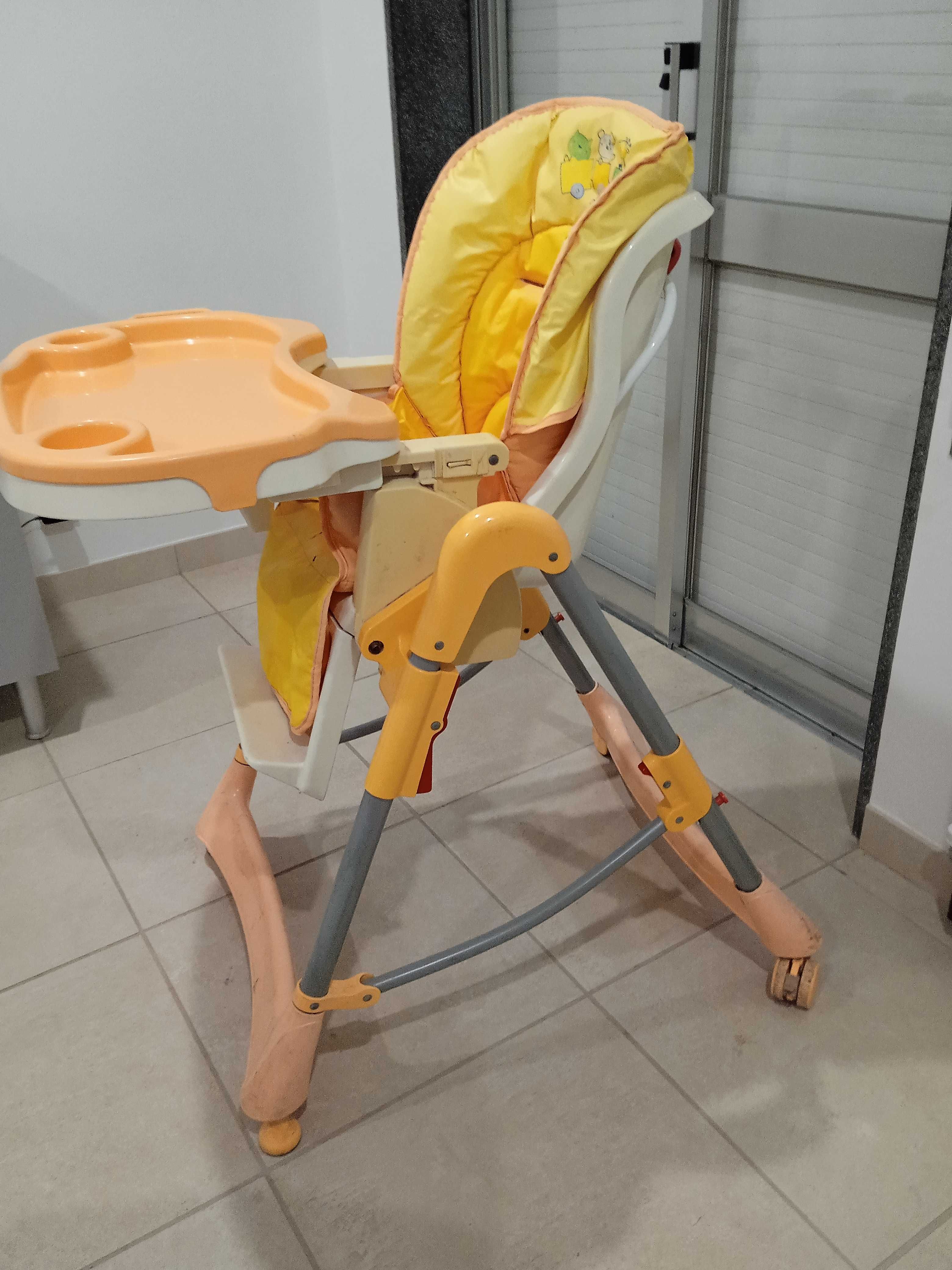 Cadeira de Refeição adaptável ao crescimento de bébé