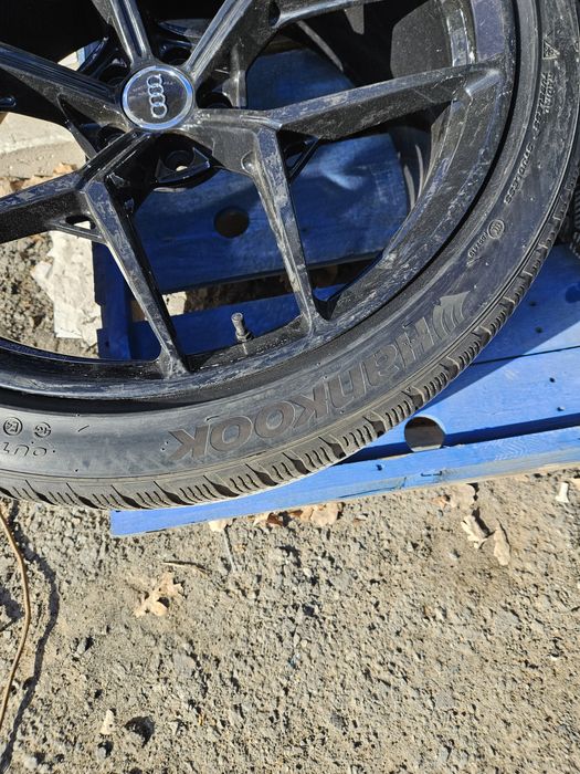 Goauto диски шини на Audi Q8 5/112 r23 et10 з гумою 295 35 r23 квітнев