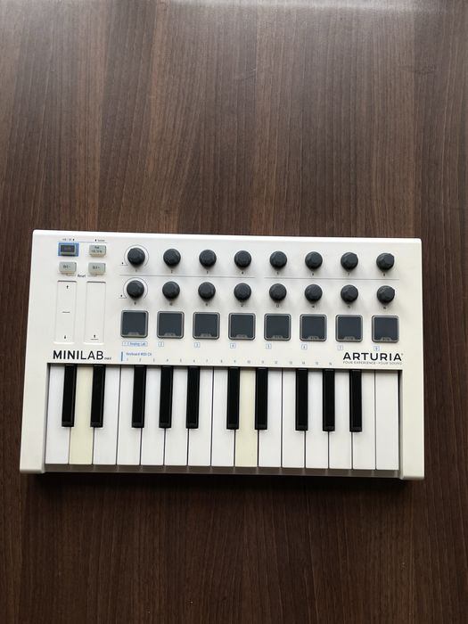 Міді клавіатура / Arturia mini lab mk2