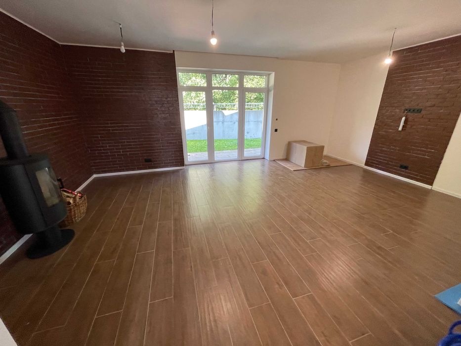 Продам 5 кімнатний будинок 211 кв.м. с. Солуки!