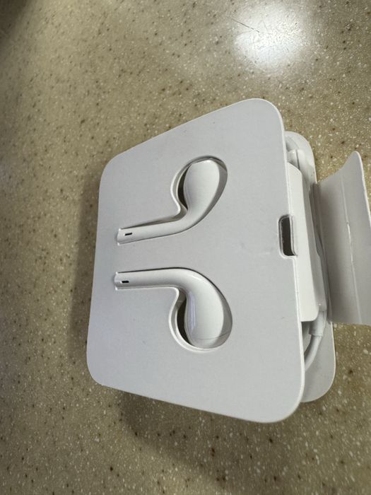 Навушники Apple iPhone EarPods with Mic Lightning (MWTY3ZM/A) оригінал