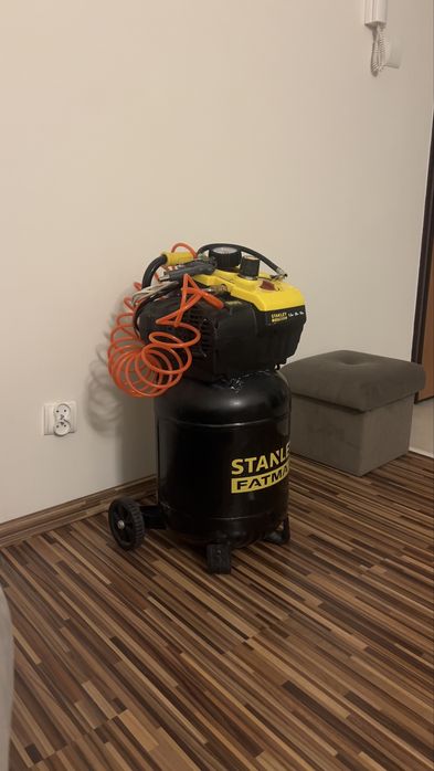 Kompresor Bezolejowy Pionowy Fatmax 30L 10 Bar 1.5Km