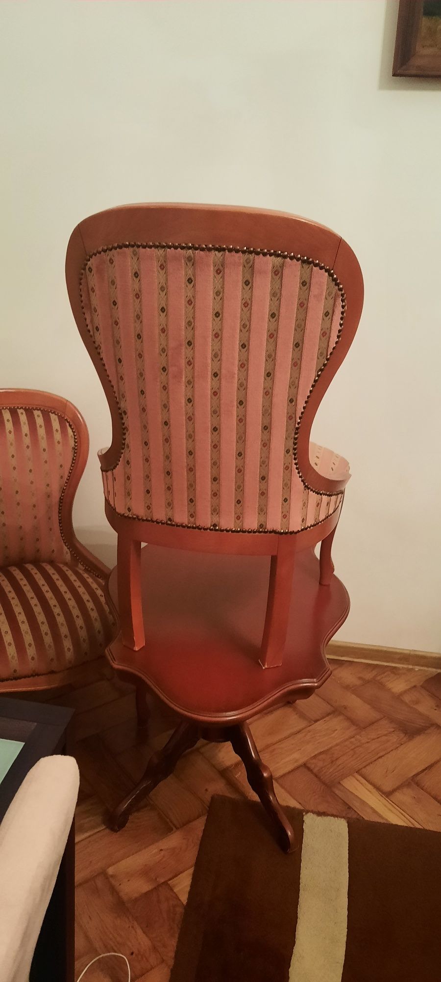 Sprzedam stolik z krzesłami.