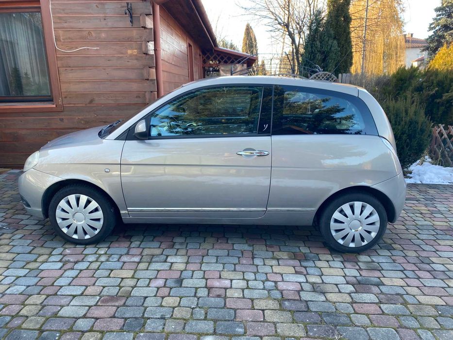 Lancia Ypsilon 1.2 8V Platino (4 os.)