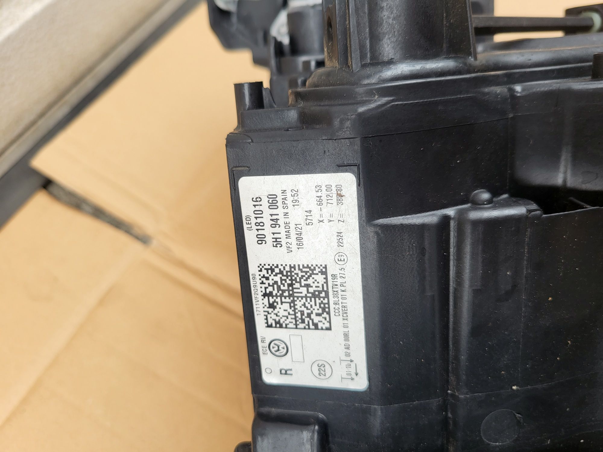 Vw Golf 8 VIII Lampa prawy przód Matrix IQ.LIGHT