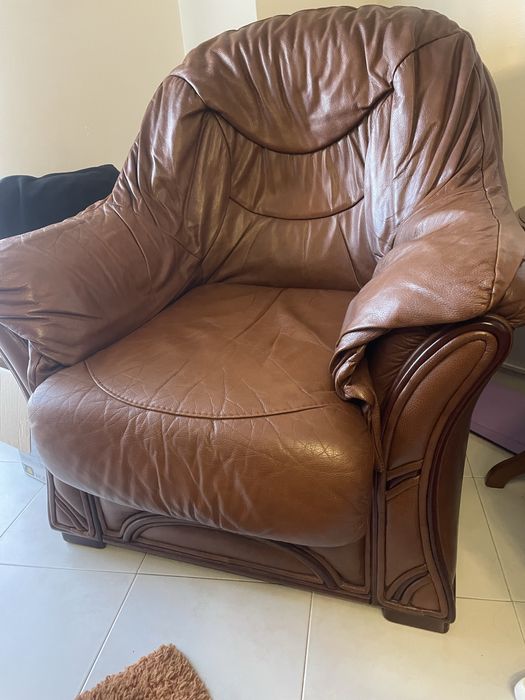 Dois Sofas em pele para sala de estar.