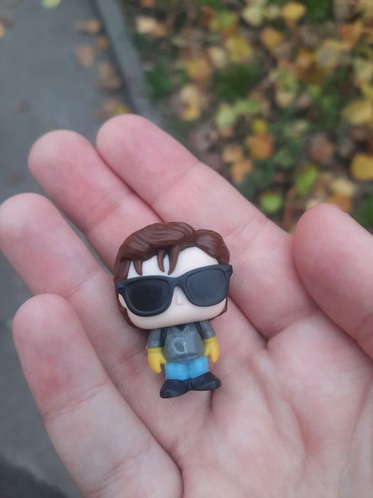 Фігурка з kinder joy strange things