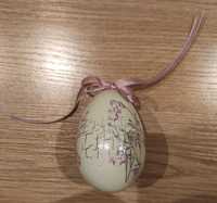 Jajko wielkanocne z kokardką