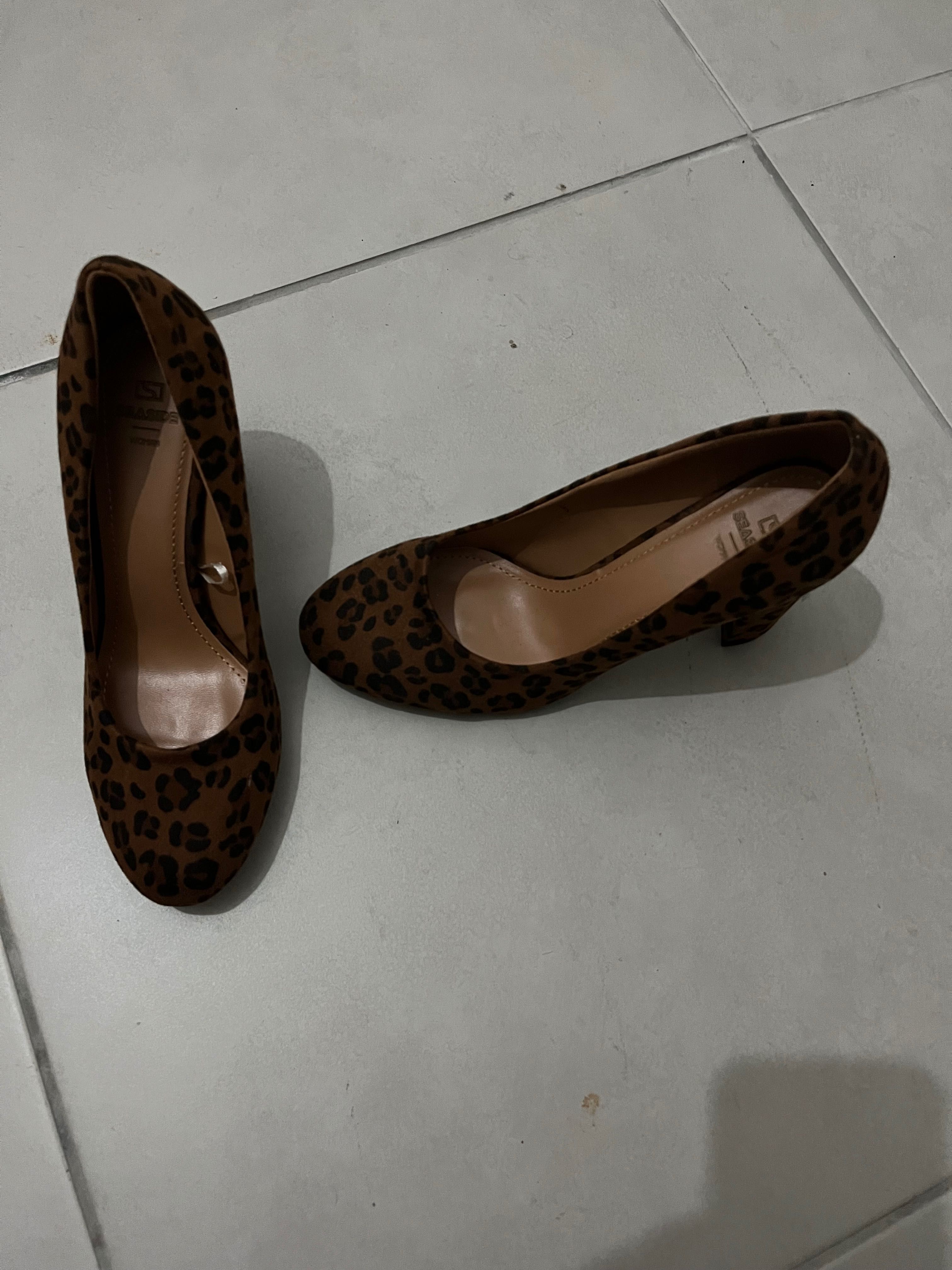 Sapatos leopardo