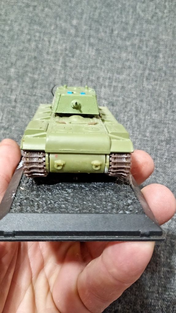 Czołg KW-1  1941.1/72.