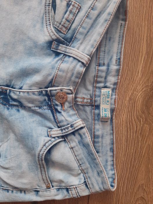 Bluzka  i 3 pary  jeansów