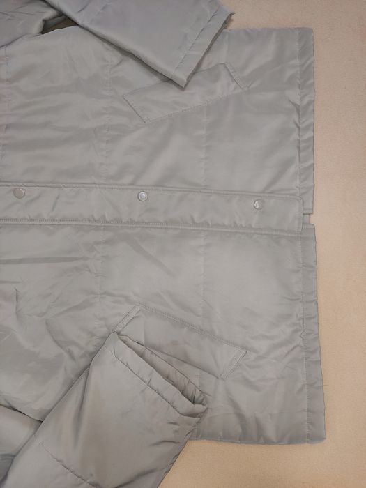 Куртка нюдового бежевого универсального цвета