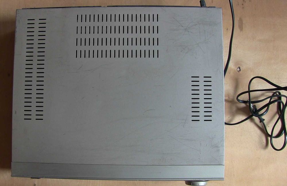 Видеомагнитофон S-VHS JVC HR-S7500EH