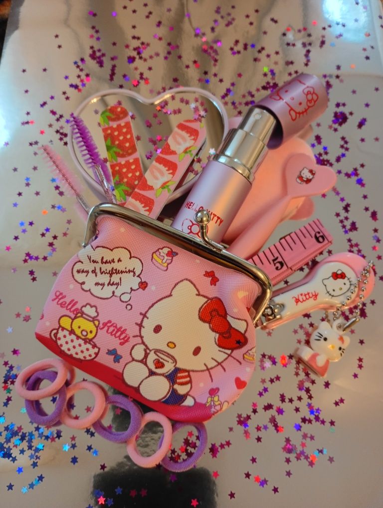 Saszetka kosmetyczka z miłą zawartością motyw Hello Kitty