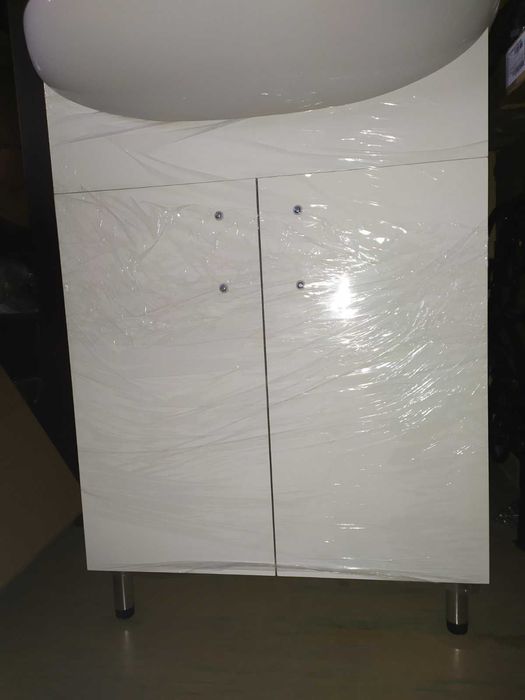 Умывальник, тумба под умывальник.