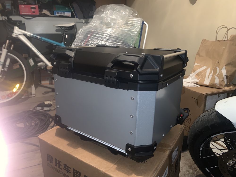 Kufer 45l aluminiowy, nowy.