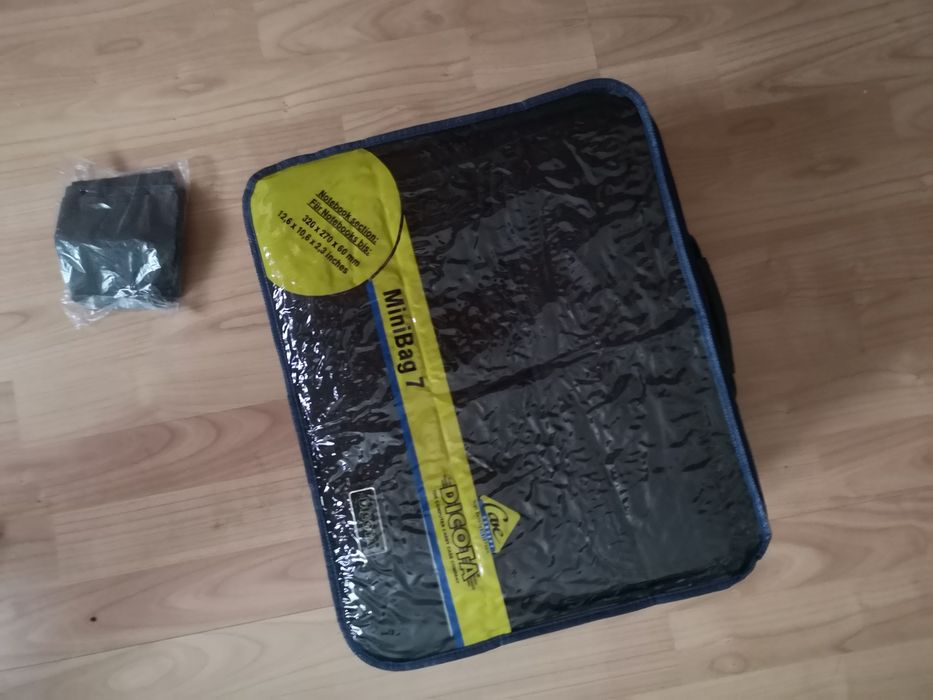 DICOTA na laptopa wym 37x33x17  przekątna wewnątrz 42 cm