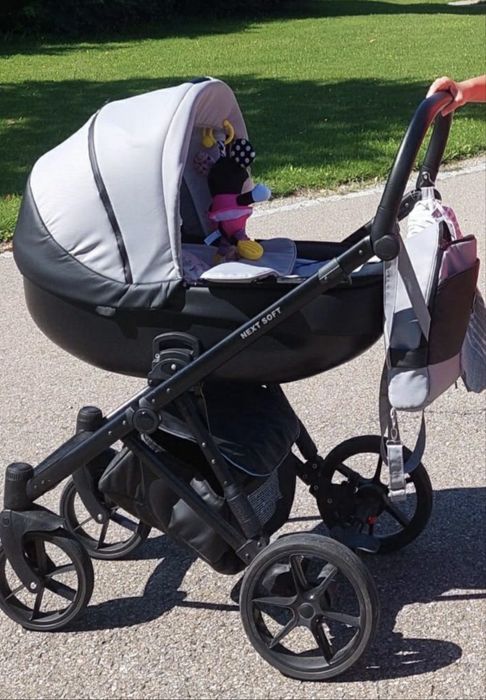 Дитяча коляска майже нова