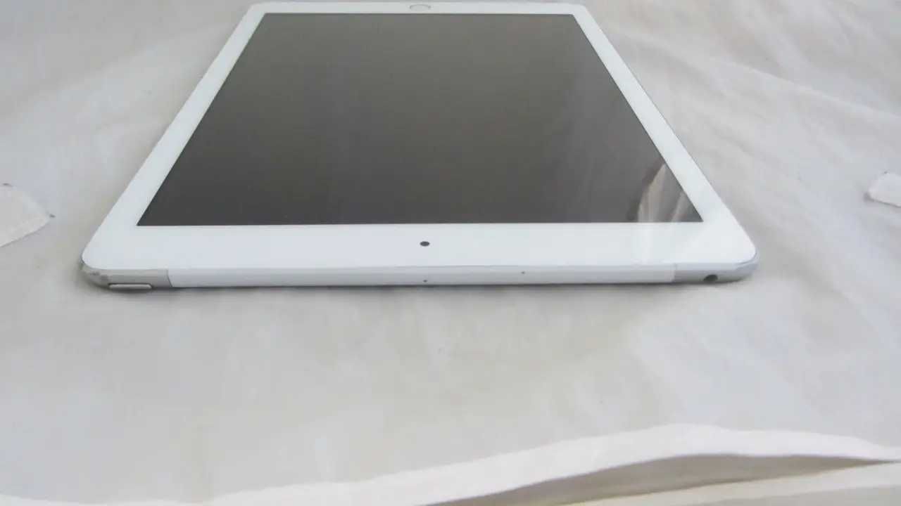 Apple iPad A1823 White