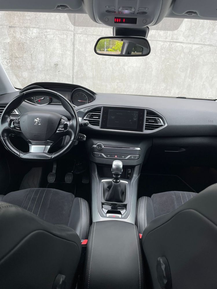 Peugeot 308 SW 1.2 PureTech Allure (11.450€ ou 140€ por mês)