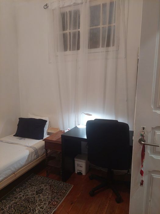 Quarto para alugar em lisboa av. novas