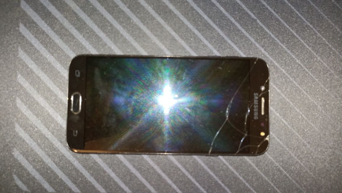 Telemóvel Samsung J5 (sem certeza) avariado