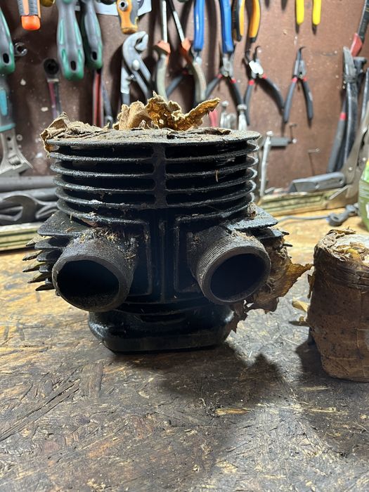 Cylinder Iż 49 Fabrycznie nowy z epoki