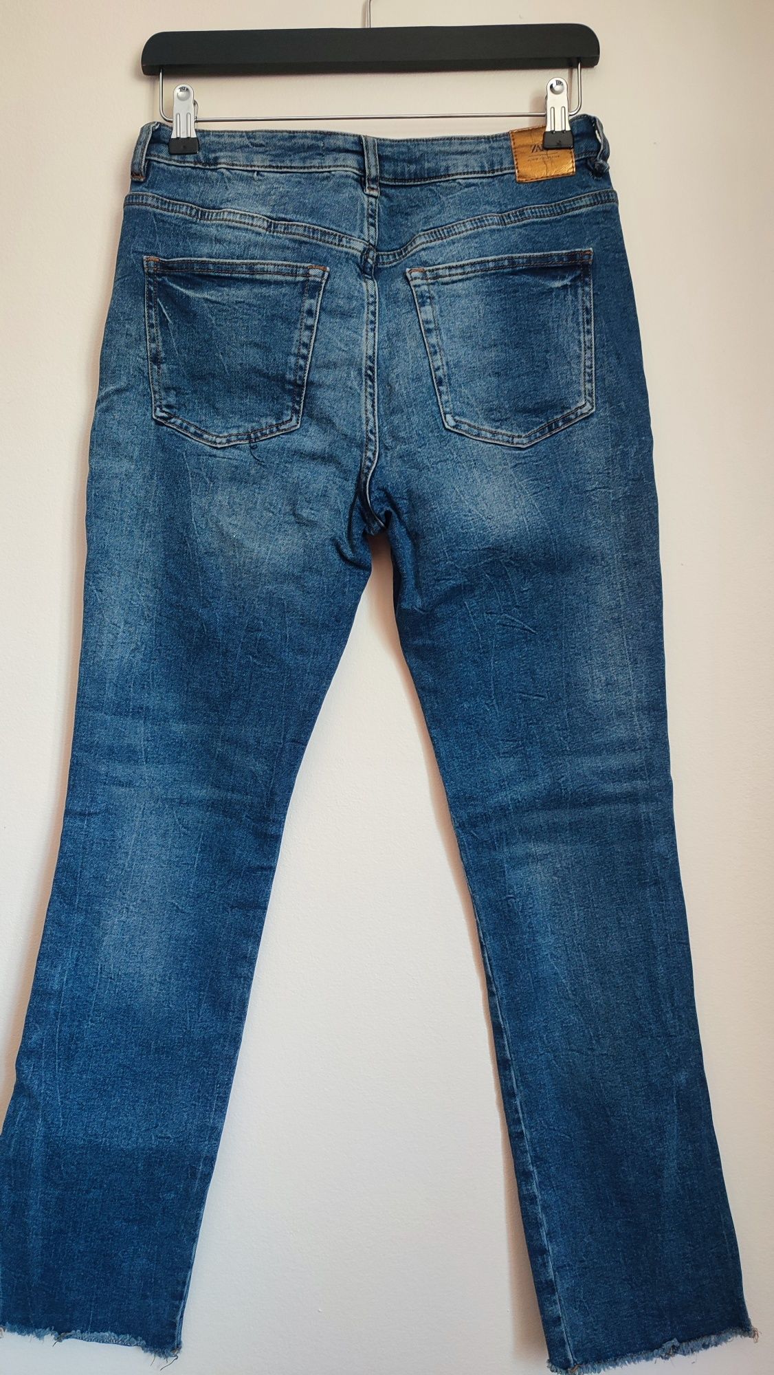 Spodnie damskie jeansowe ze sklpeu Zara