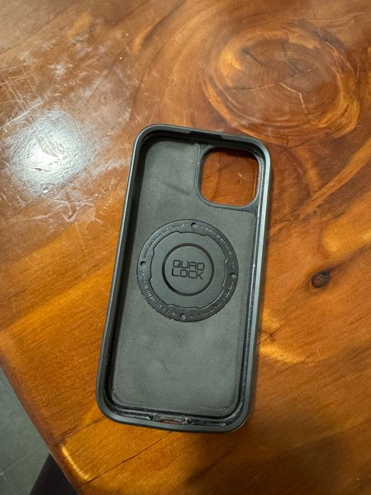 Capa iPhone 15 Quadlock