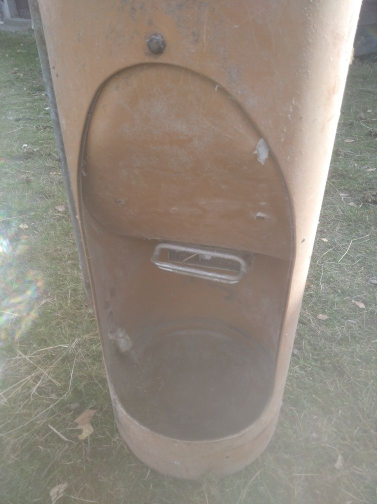 Sprzedam pasinik do świń z poidełkiem.