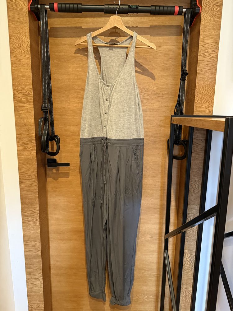 Kombinezon firmy Armani Exchange rozm 8 / s