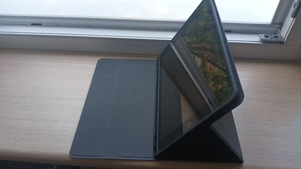 Zestaw Ipad 10,2" ( 9 gen. ) + Etui + Klawiatura + Rękawiczka