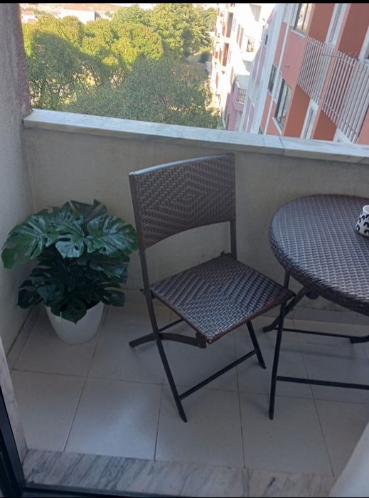 Mesa de jardim e cadeiras